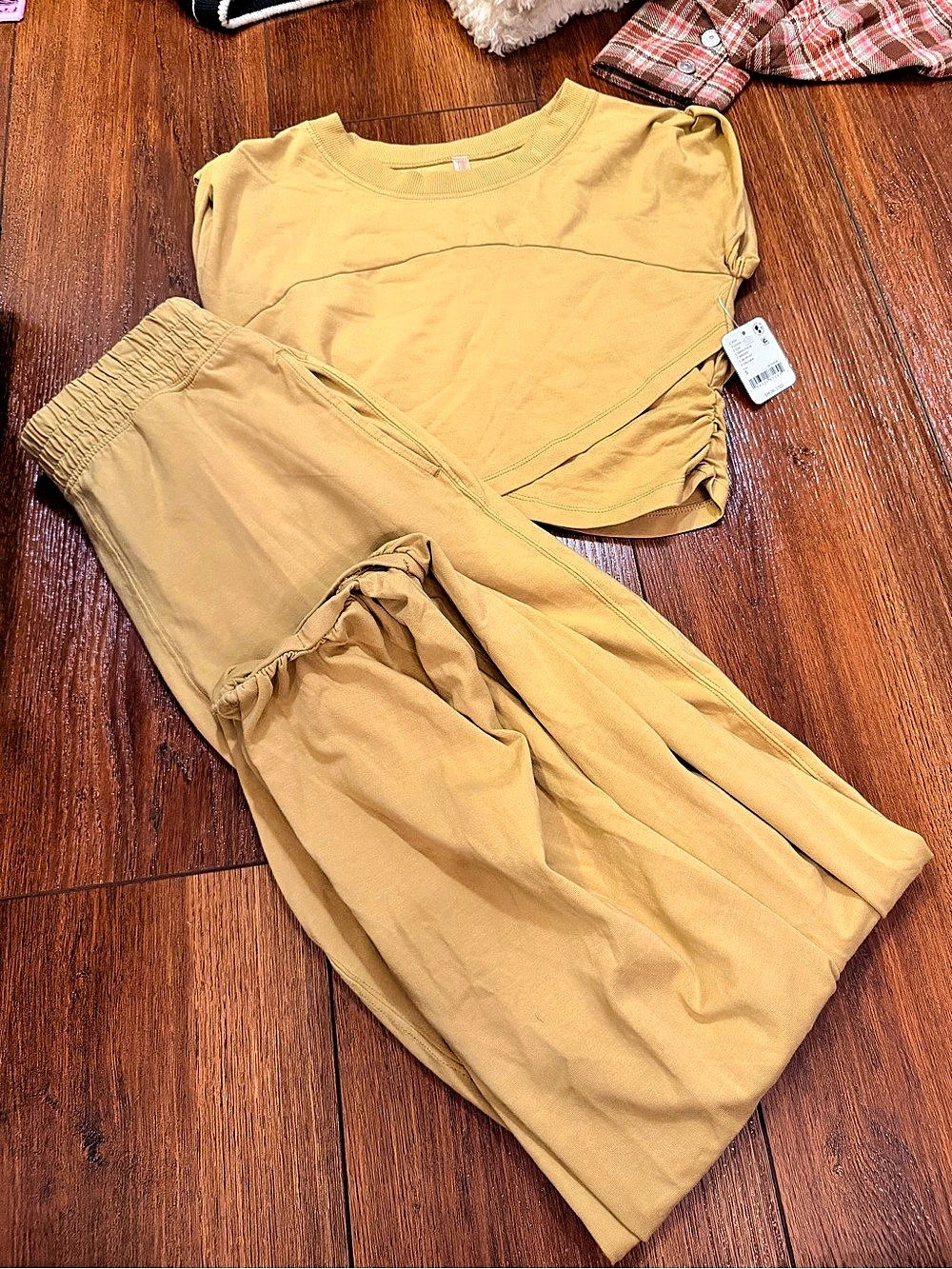 FO movement hot shot set
Jumpsuit Yellow Small NWT
